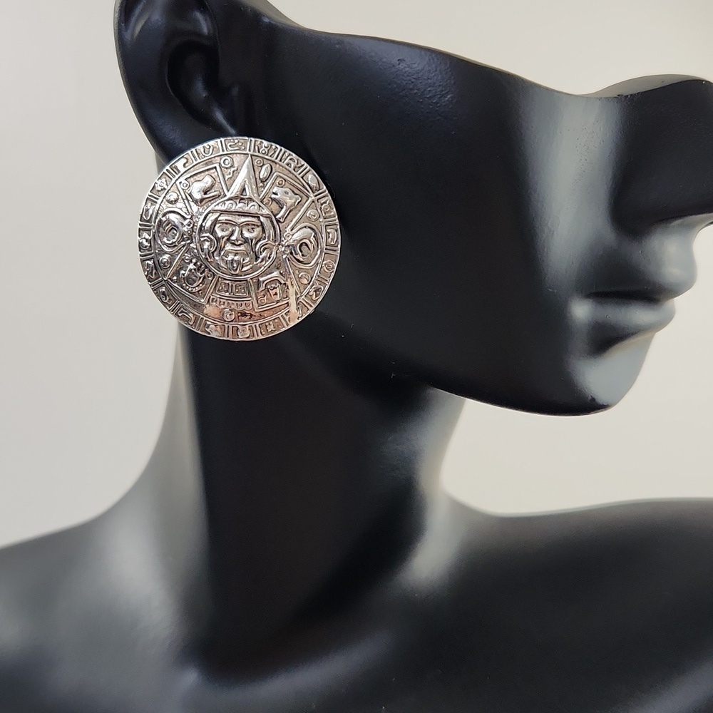 Vintage aztec silver embossed mid century earrings - Picture 2 of 5